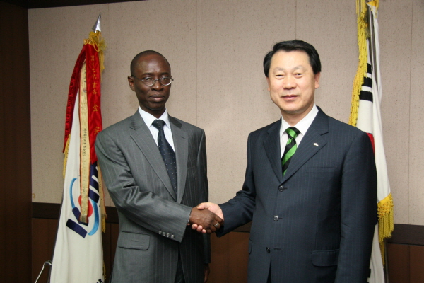 주한 세네갈 대사, 협회 내방