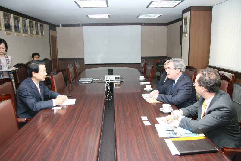 주한프랑스대사, 협회 내방