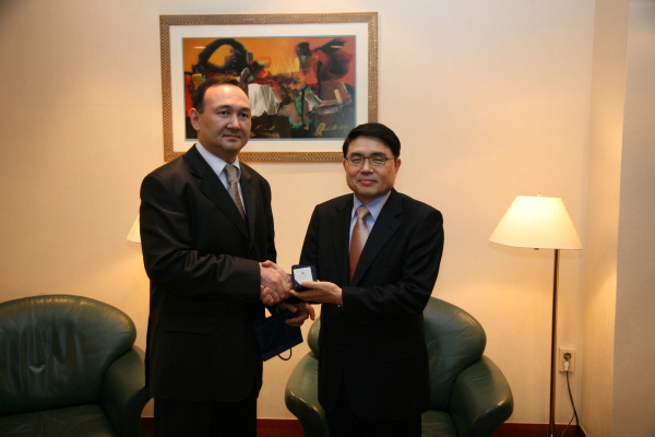 이주태 회장, 키르기즈스탄 외교부 차관과 양국간 교역확대 논의