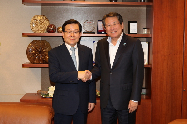 신태용 회장, 외환은행장 교류협력 미팅