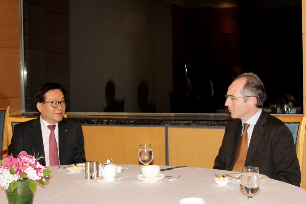 신태용 회장, 주한 이탈리아 대사와 만찬
