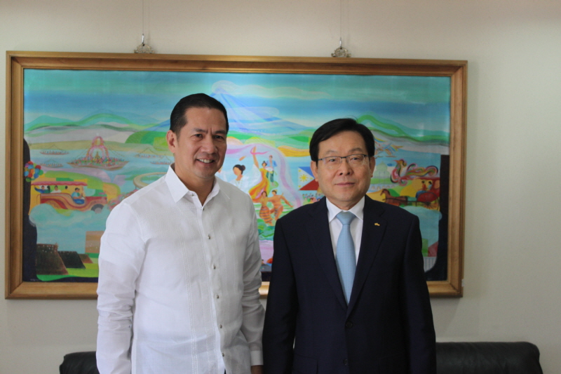 신태용 회장, 주한 필리핀 대사관 방문