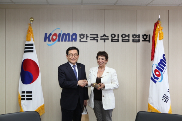 주한 도미니카공화국 대사, 신태용 회장 예방