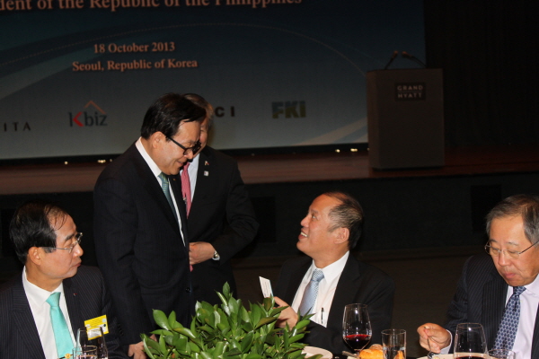 신 회장, 필리핀 대통령과 무역확대 논의