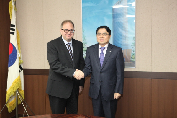 주한불가리아대사 신임인사차 협회 내방