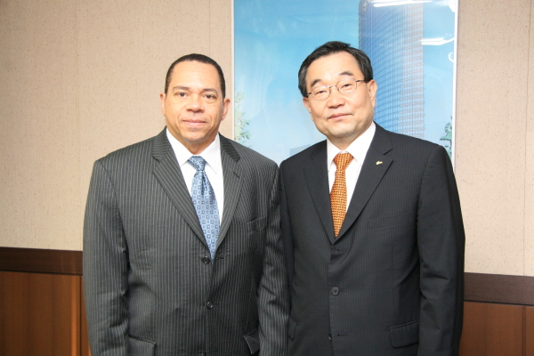 주한 도미니카 대사, 수입업협회 내방