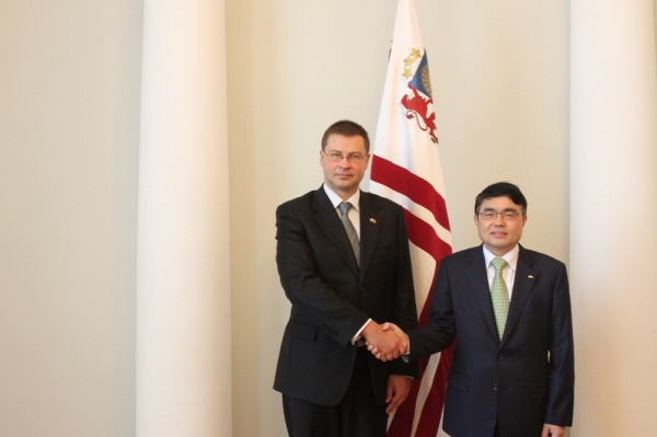 KOIMA 사절단, 라트비아 총리예방