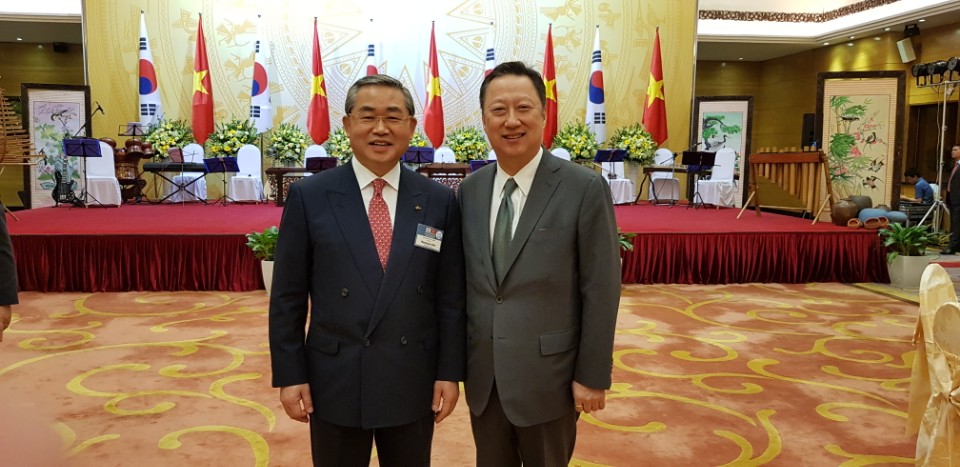 신명진 회장, 문 대통령 베트남 경제사절단 참가 유관기관장 미팅